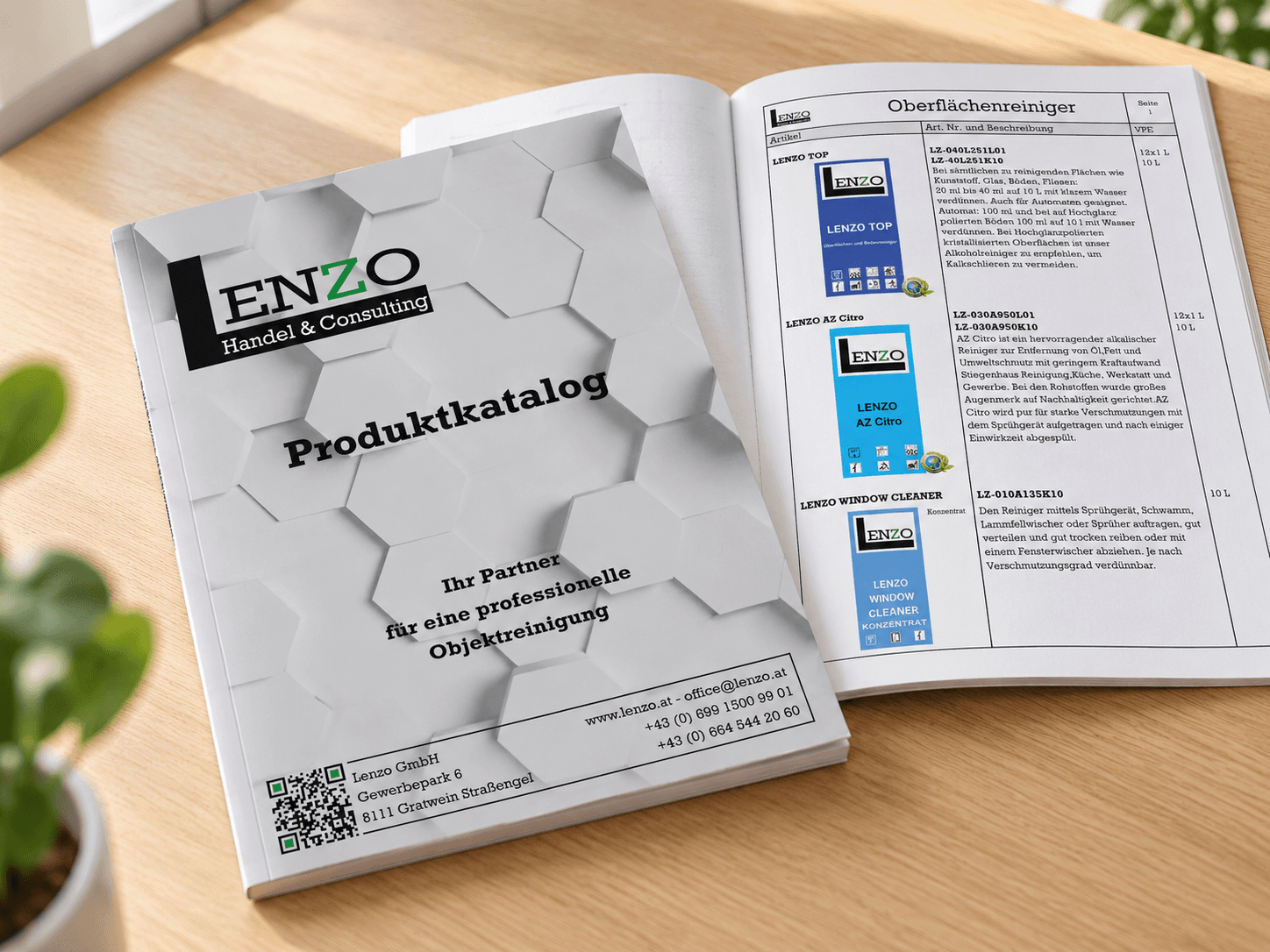 Lenzo Produktkatalog mit Titelseite und aufgeschlagener Produktübersicht